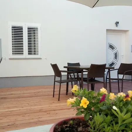 Filip Diklo Appartamento Zara